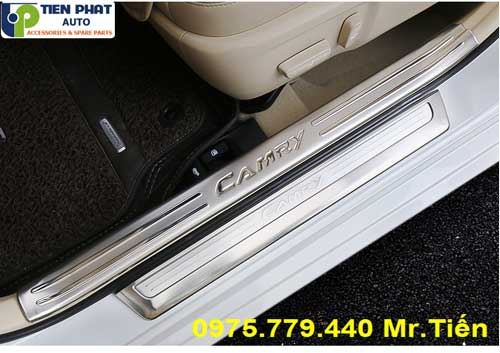 nep buoc chan chong tray phan nhua cho Toyota Camry 2016